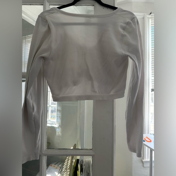 Sunday Best (Aritzia) white long sleeve stretchy crop top - Picture 2 of 3